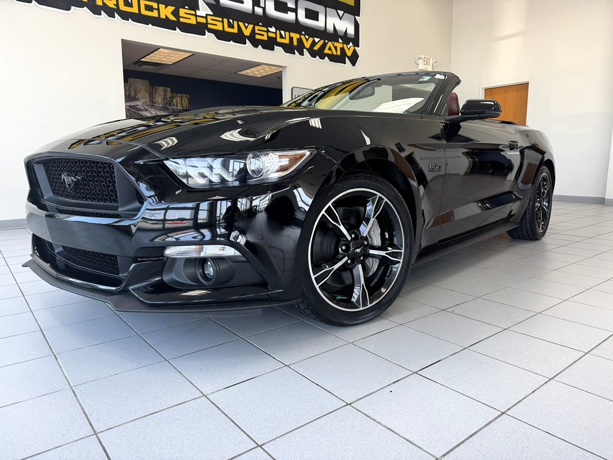 2017 Ford Mustang GT Premium photo 2