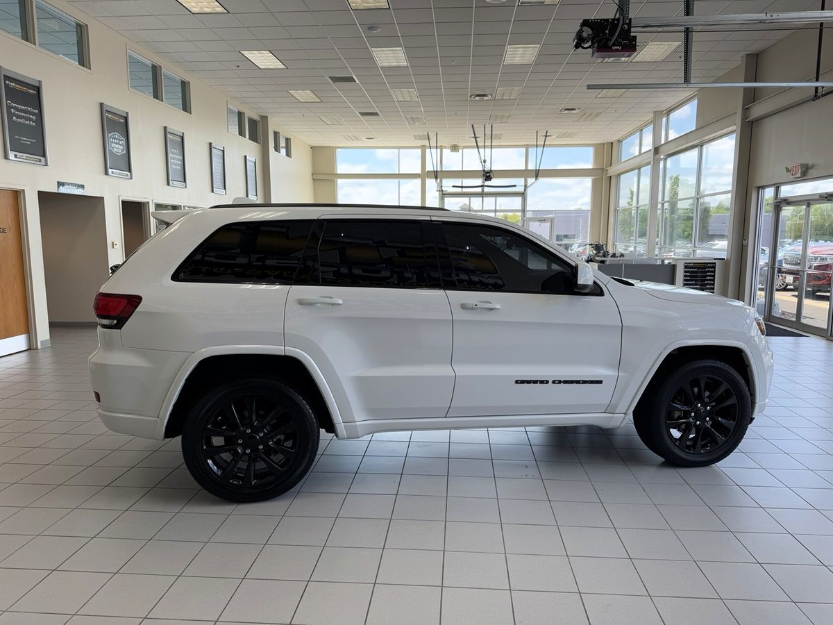 2018 Jeep Grand Cherokee Altitude photo 5