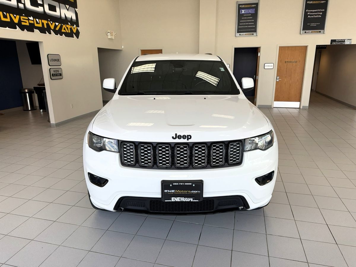 2018 Jeep Grand Cherokee Altitude photo 2