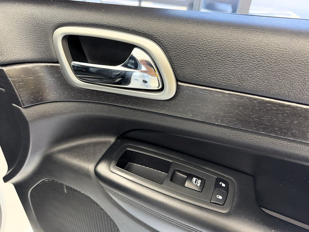 2018 Jeep Grand Cherokee Altitude photo 14