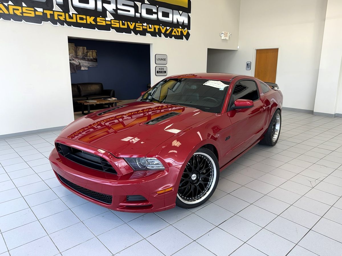 2013 Ford Mustang GT Premium photo 2