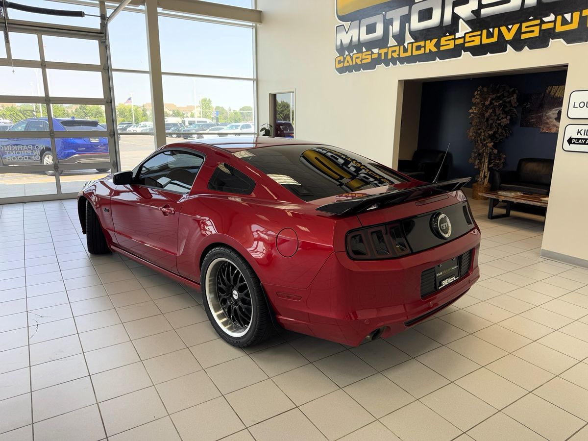 2013 Ford Mustang GT Premium photo 4