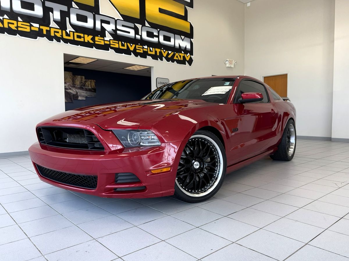 2013 Ford Mustang GT Premium photo 3