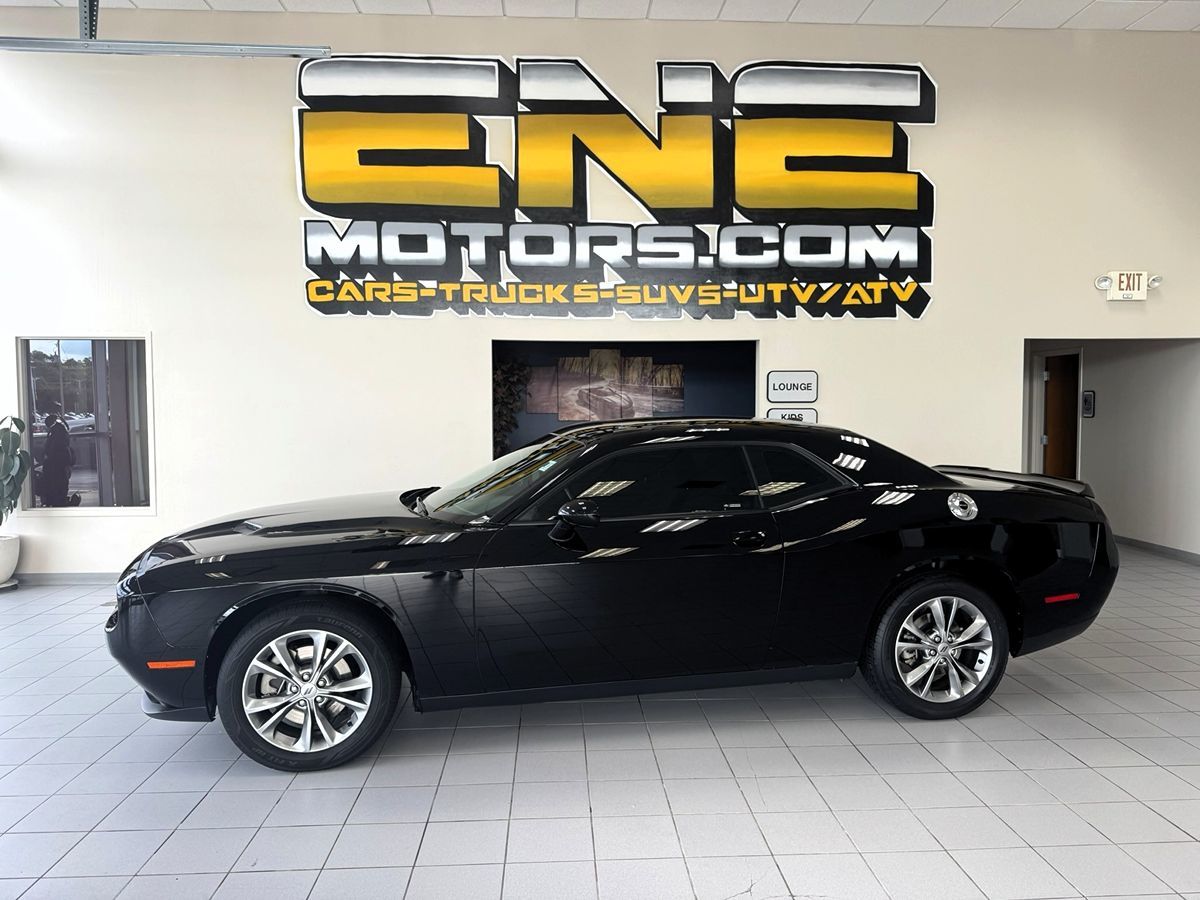2021 Dodge Challenger SXT photo 6