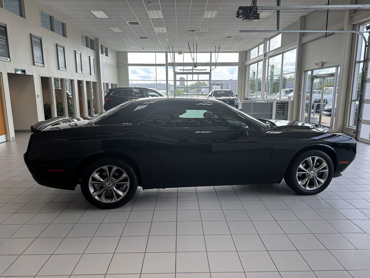 2021 Dodge Challenger SXT photo 8