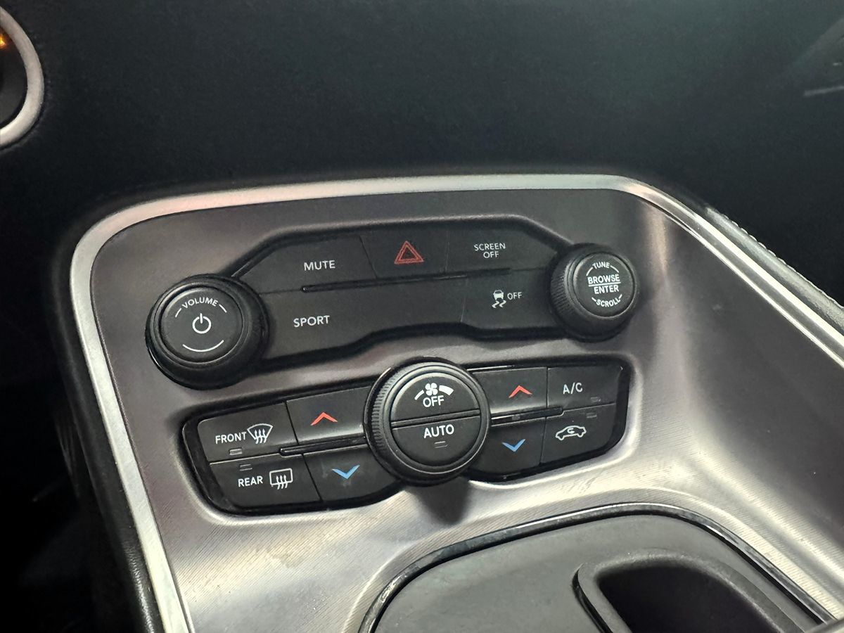 2021 Dodge Challenger SXT photo 30