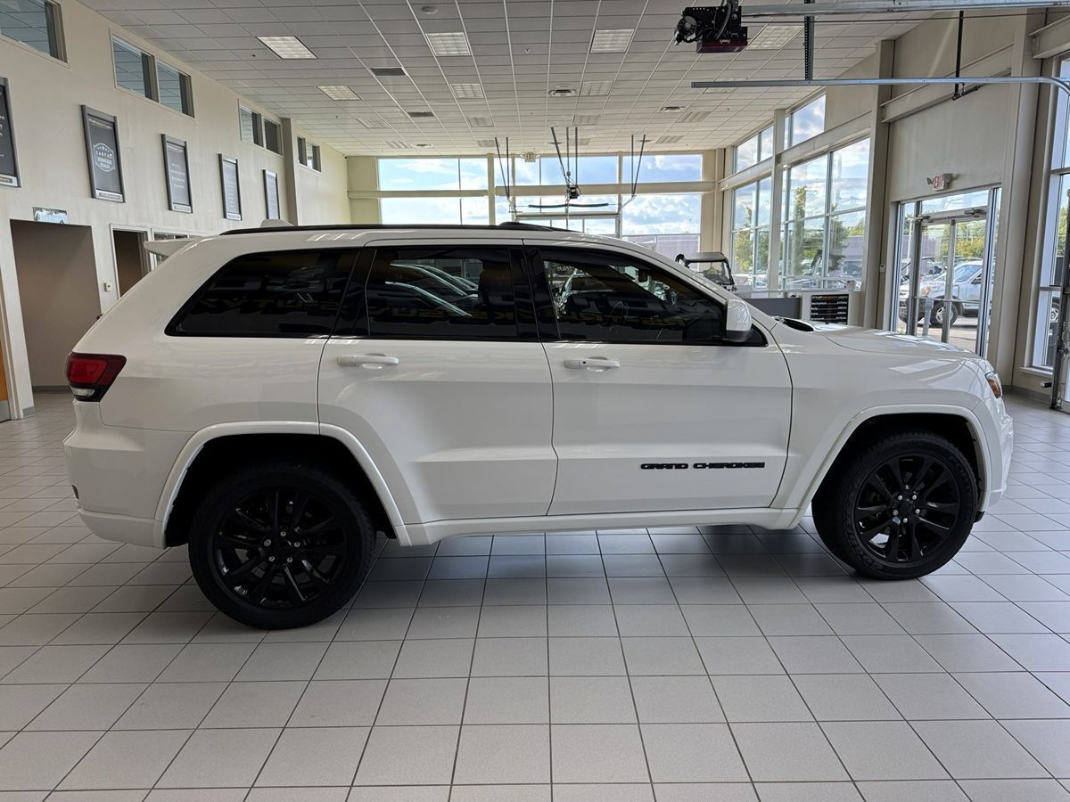 2020 Jeep Grand Cherokee Altitude photo 4