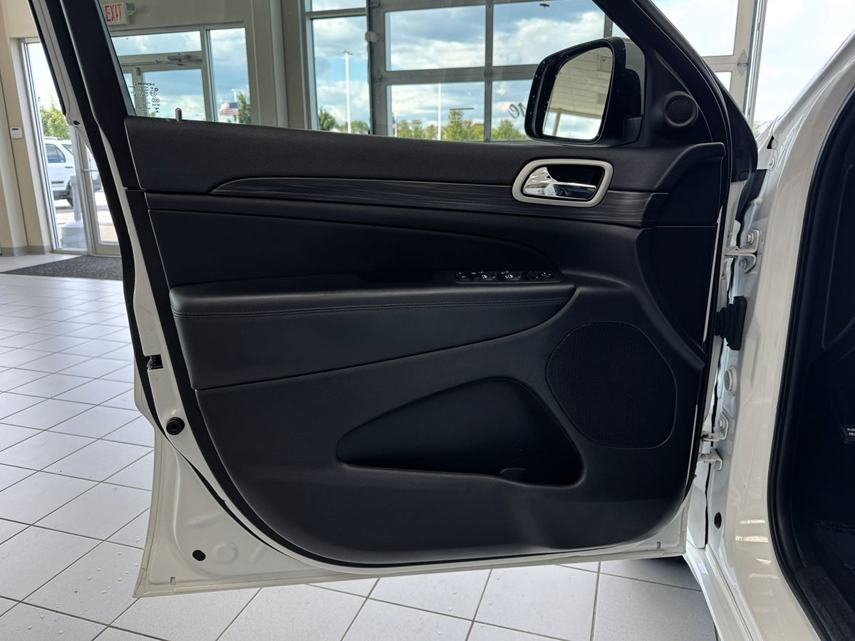 2020 Jeep Grand Cherokee Altitude photo 7