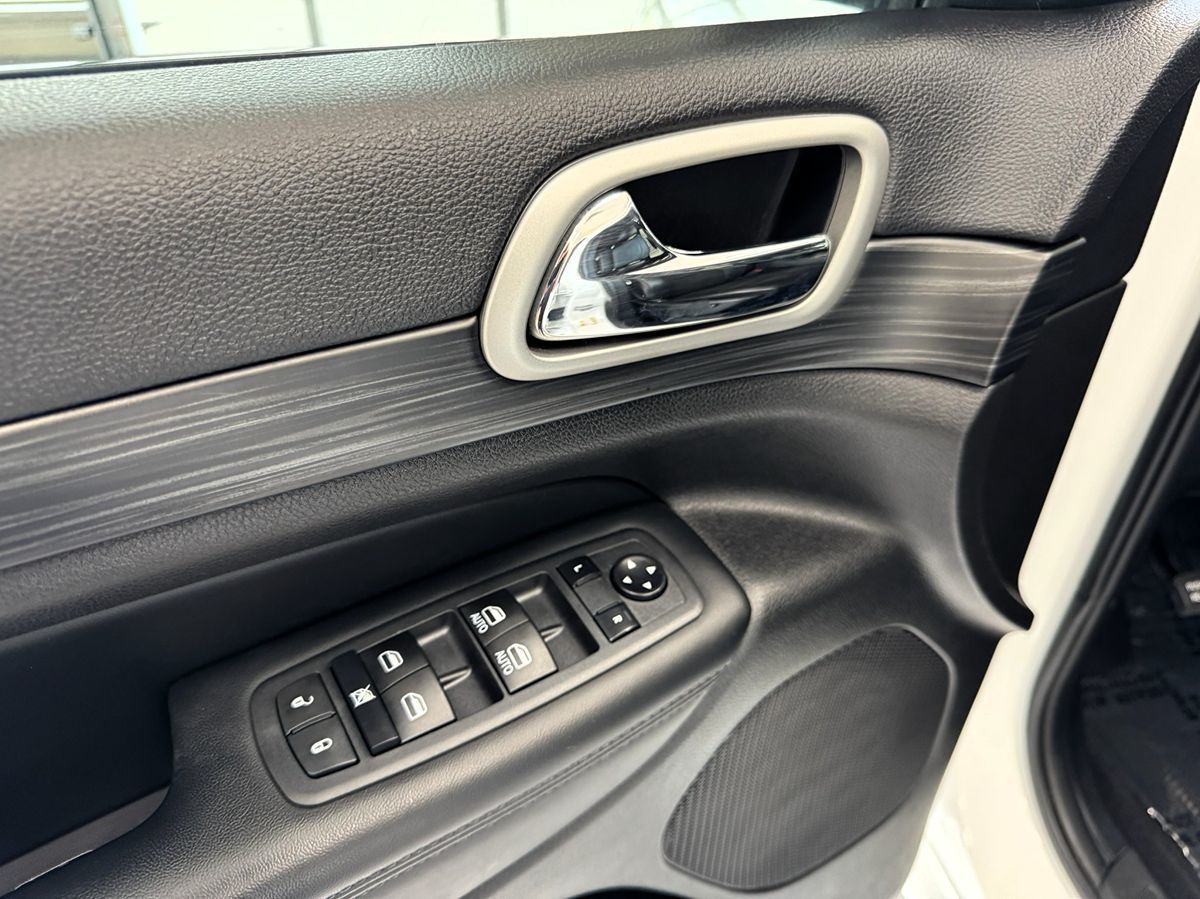 2020 Jeep Grand Cherokee Altitude photo 8