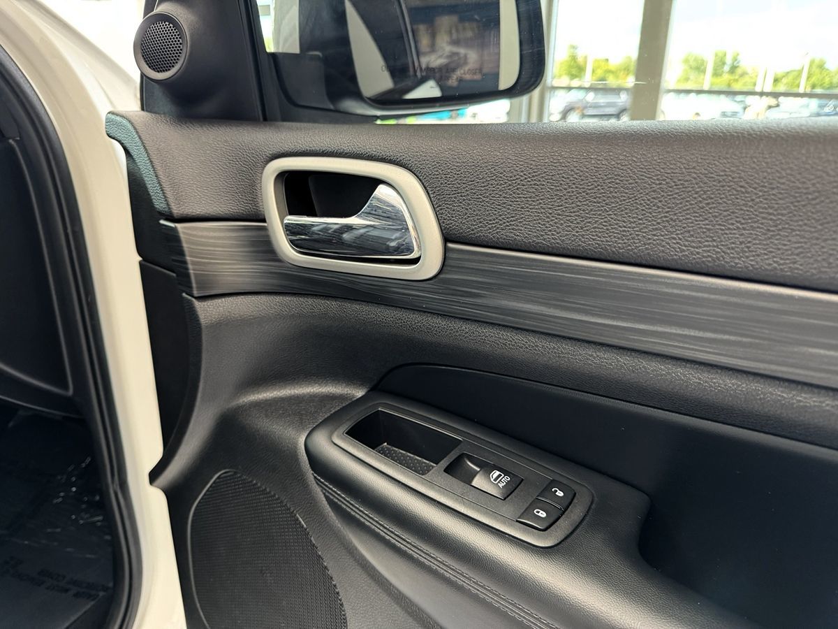 2020 Jeep Grand Cherokee Altitude photo 13
