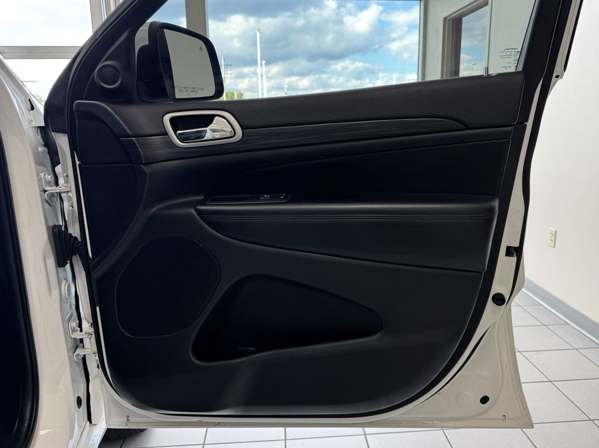 2020 Jeep Grand Cherokee Altitude photo 12