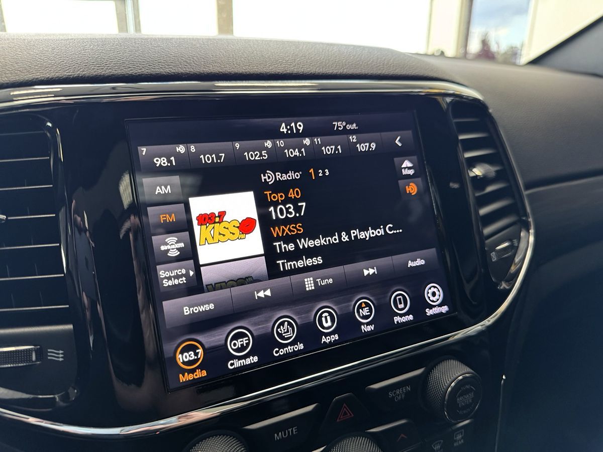 2020 Jeep Grand Cherokee Altitude photo 21