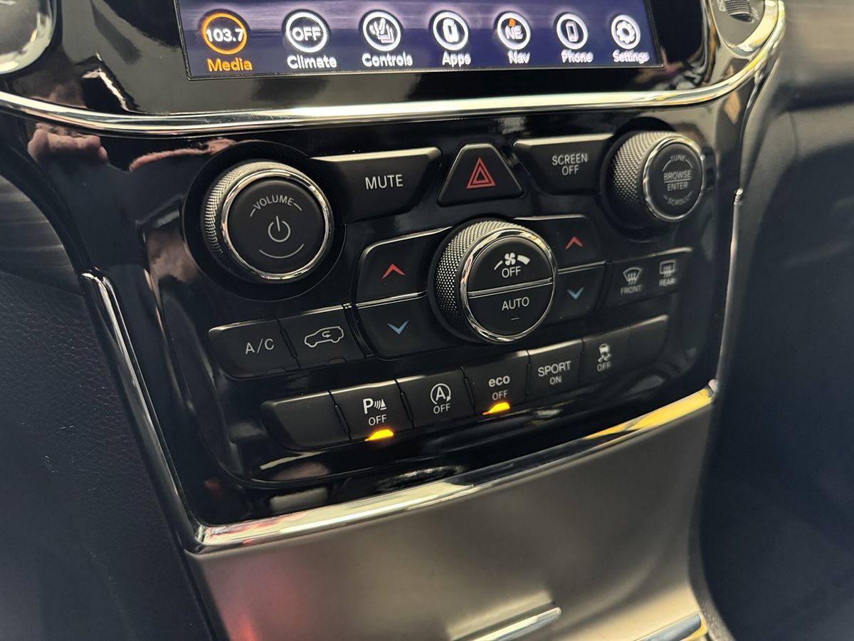 2020 Jeep Grand Cherokee Altitude photo 25