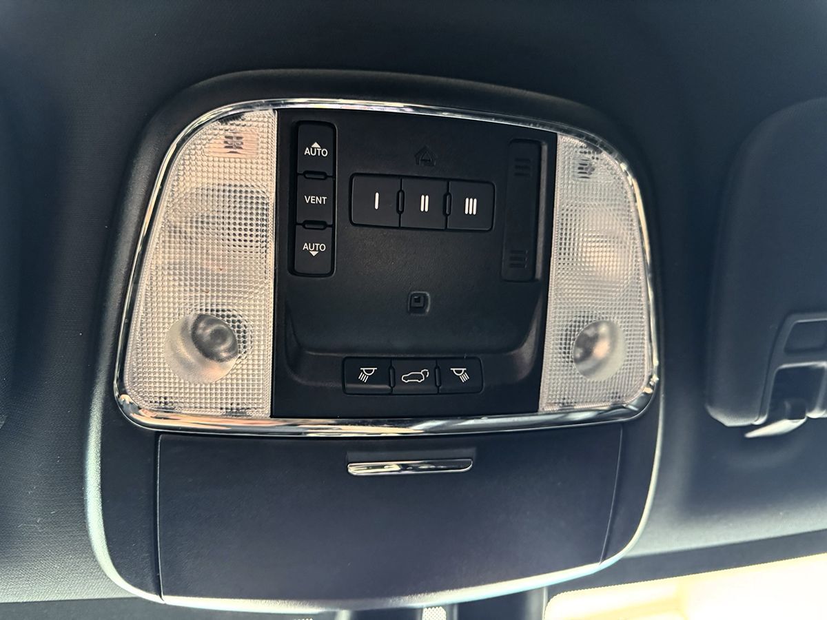 2020 Jeep Grand Cherokee Altitude photo 36