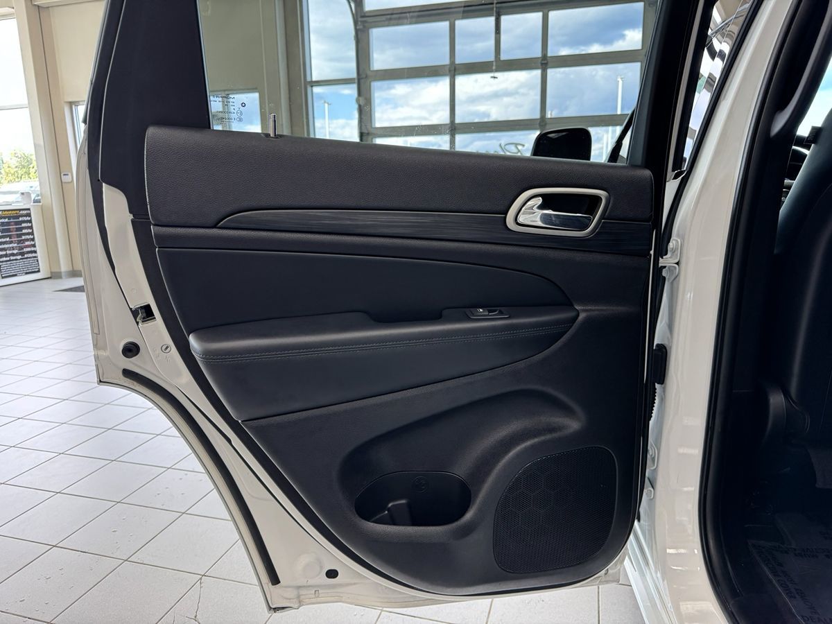 2020 Jeep Grand Cherokee Altitude photo 37