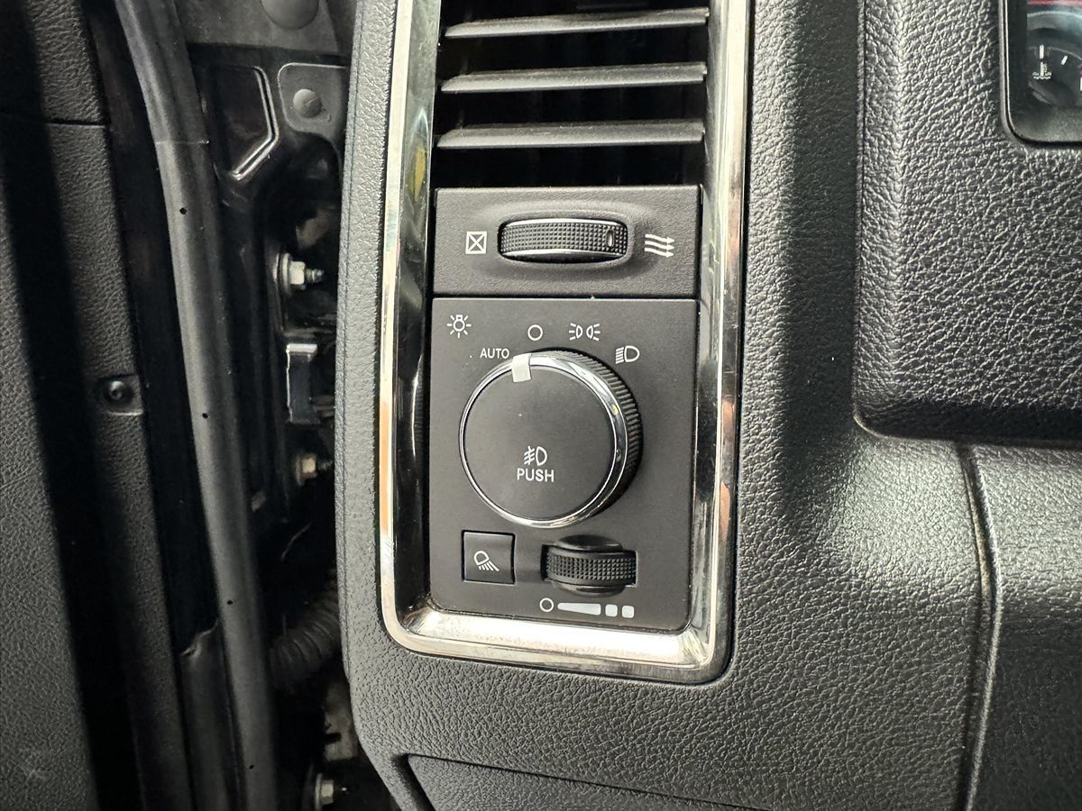 2014 Ram 1500 Sport photo 33
