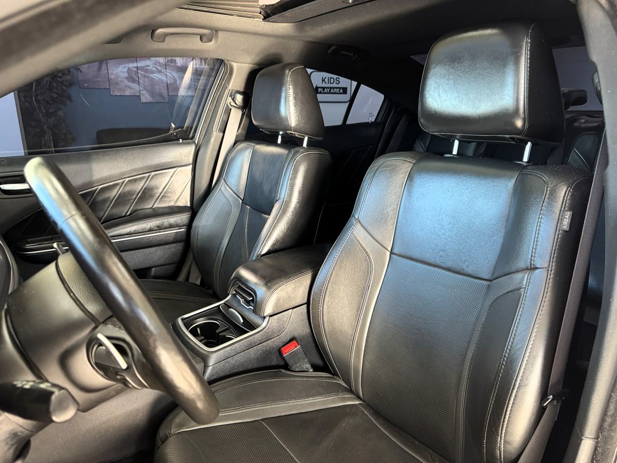 2015 Dodge Charger R/T photo 16
