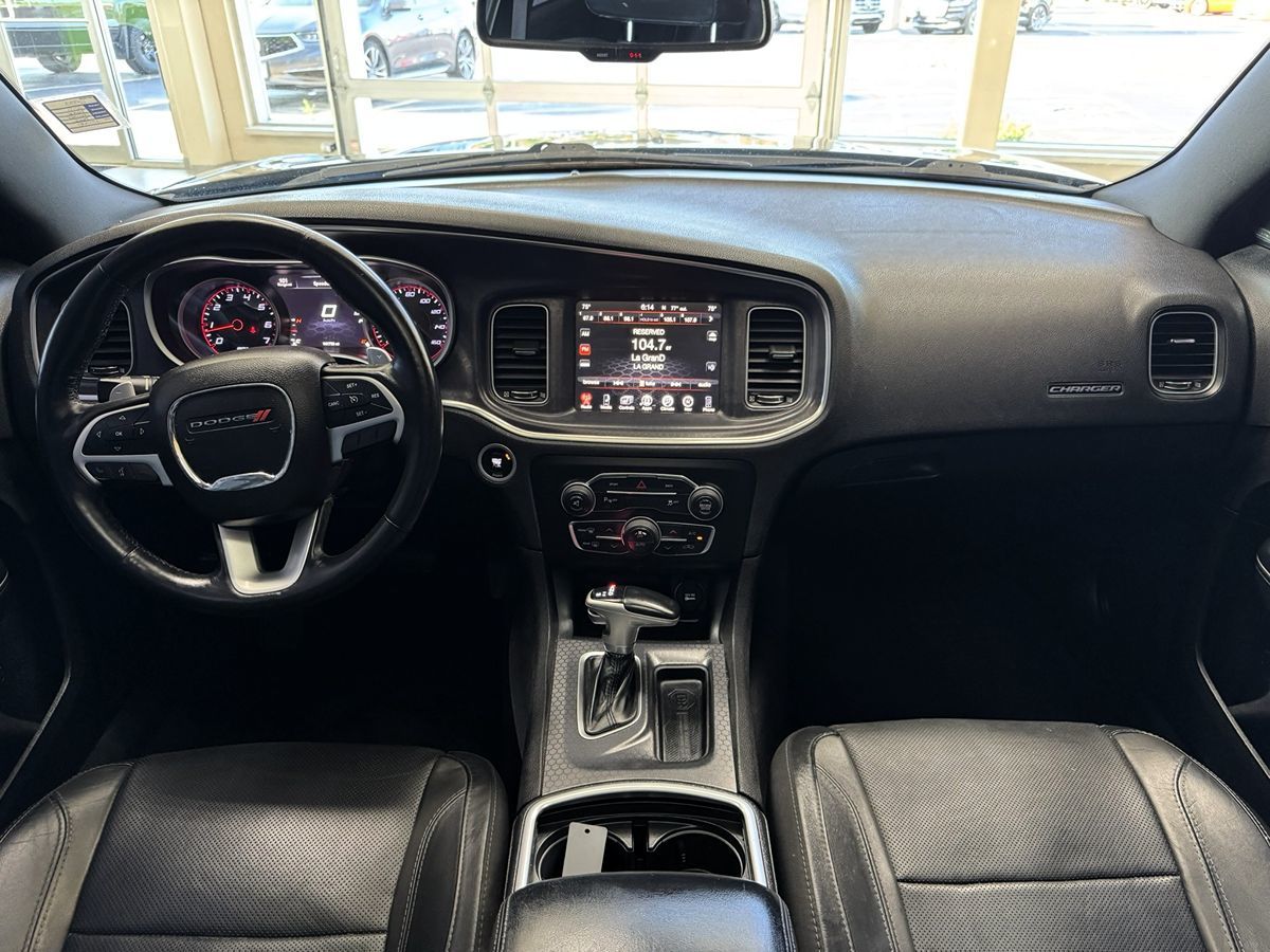 2015 Dodge Charger R/T photo 22