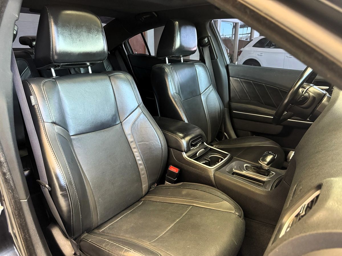 2015 Dodge Charger R/T photo 21