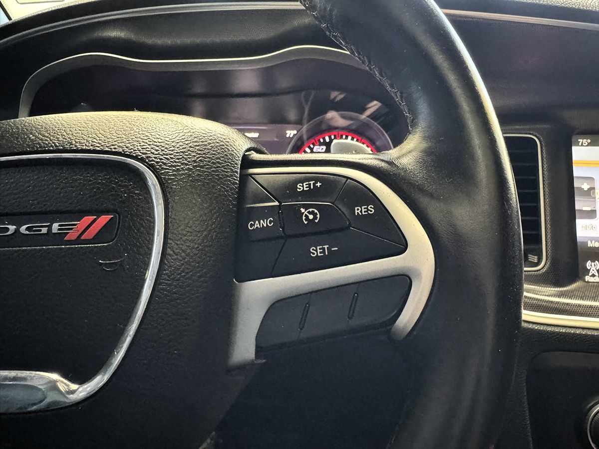 2015 Dodge Charger R/T photo 41