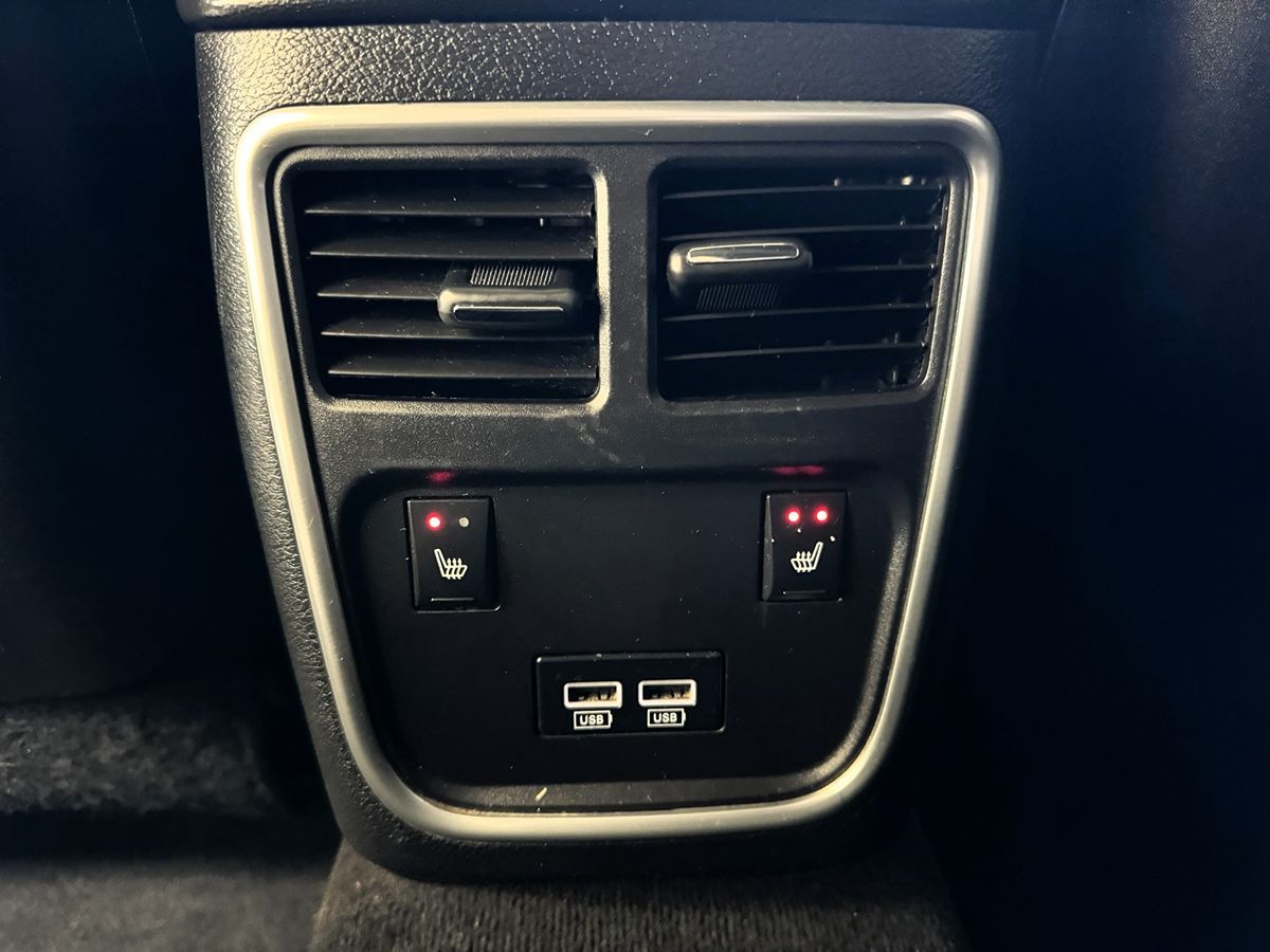2015 Dodge Charger R/T photo 44