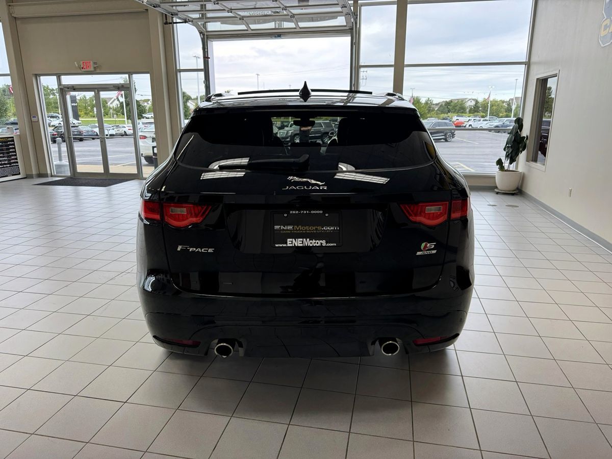 2019 Jaguar F-PACE S photo 5