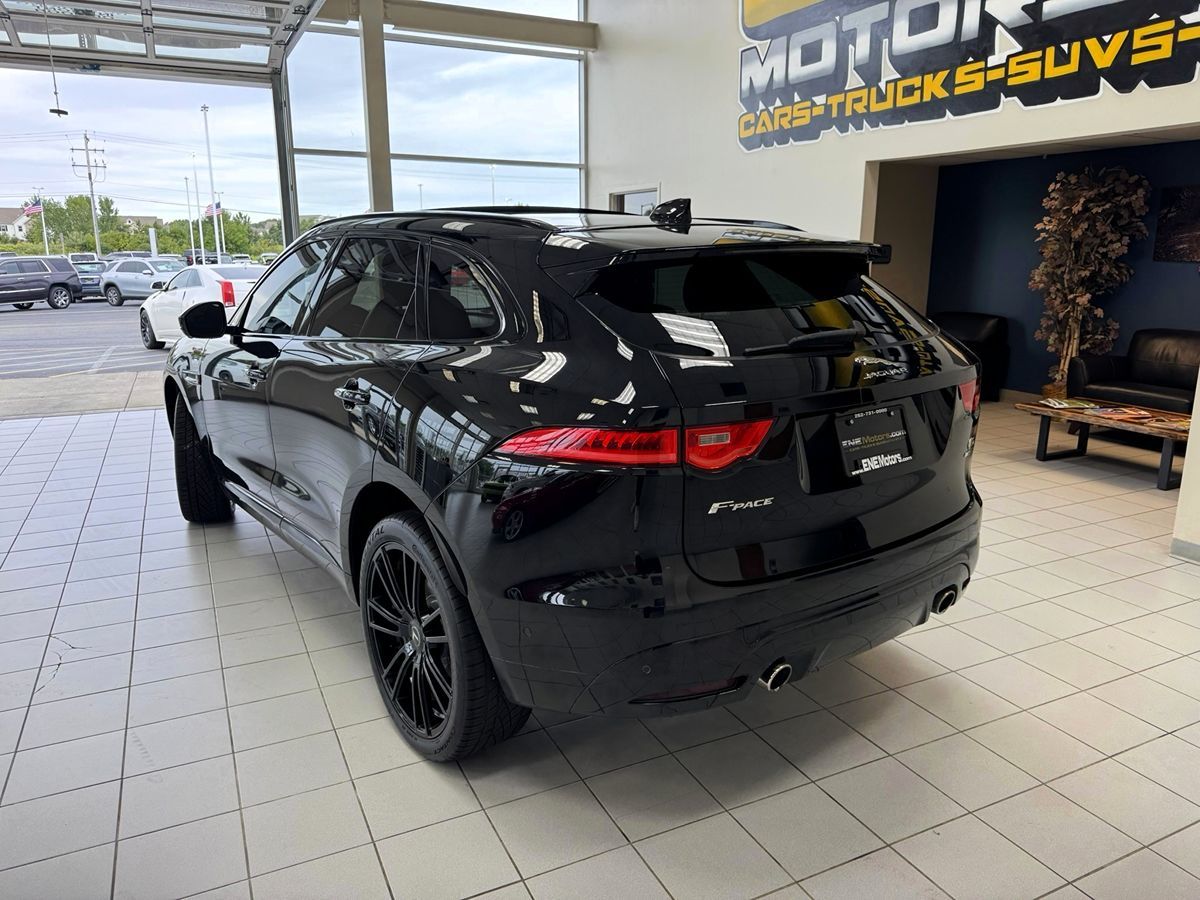 2019 Jaguar F-PACE S photo 2
