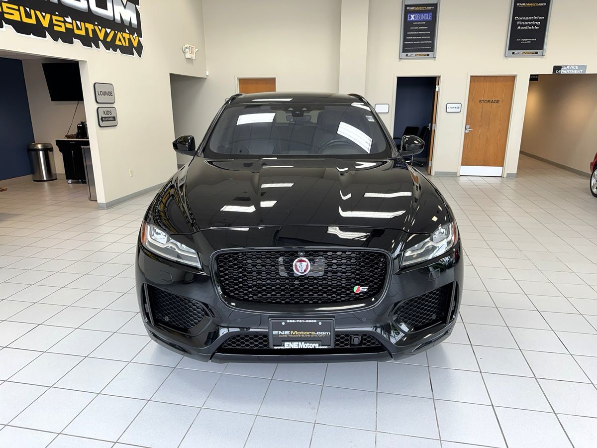 2019 Jaguar F-PACE S photo 3