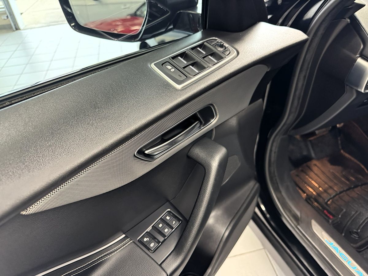 2019 Jaguar F-PACE S photo 10