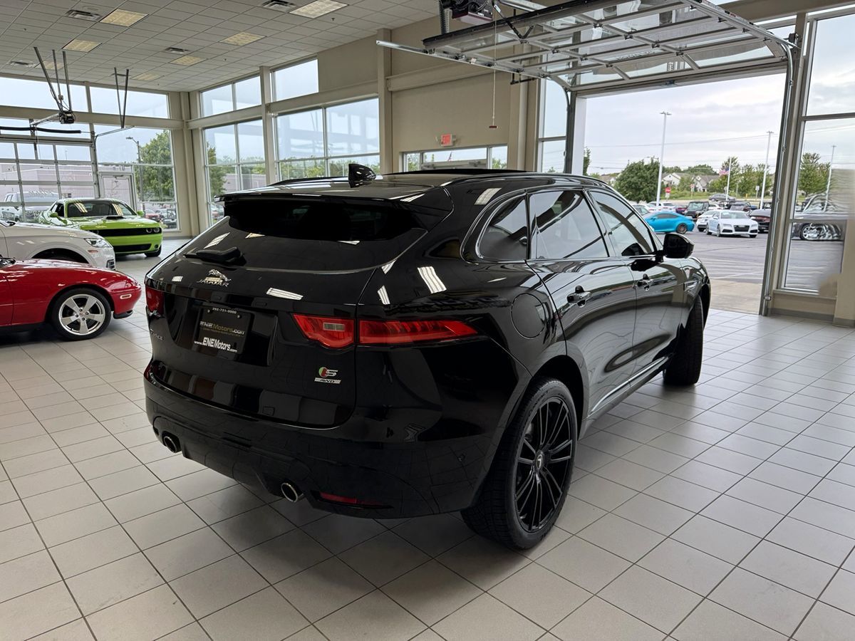 2019 Jaguar F-PACE S photo 8