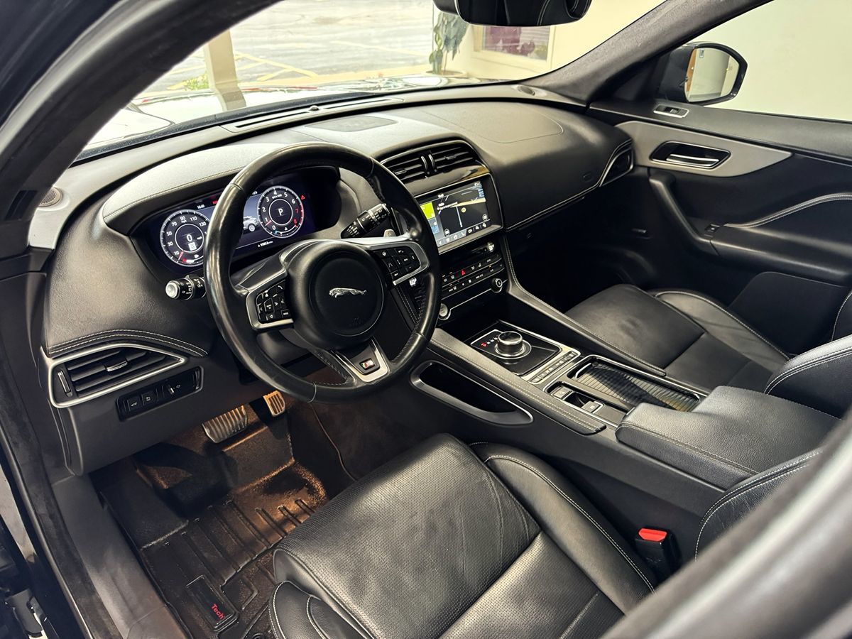 2019 Jaguar F-PACE S photo 12