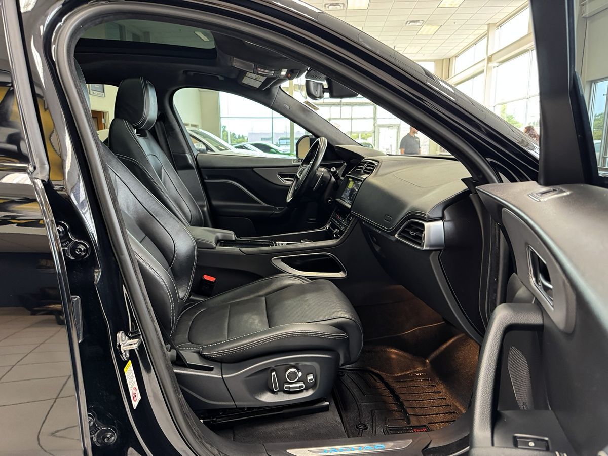 2019 Jaguar F-PACE S photo 16