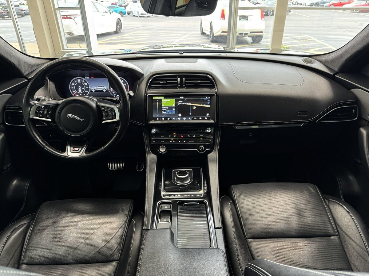 2019 Jaguar F-PACE S photo 19