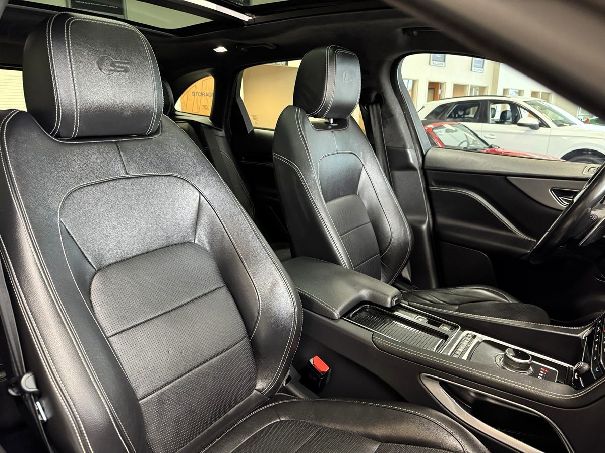 2019 Jaguar F-PACE S photo 18