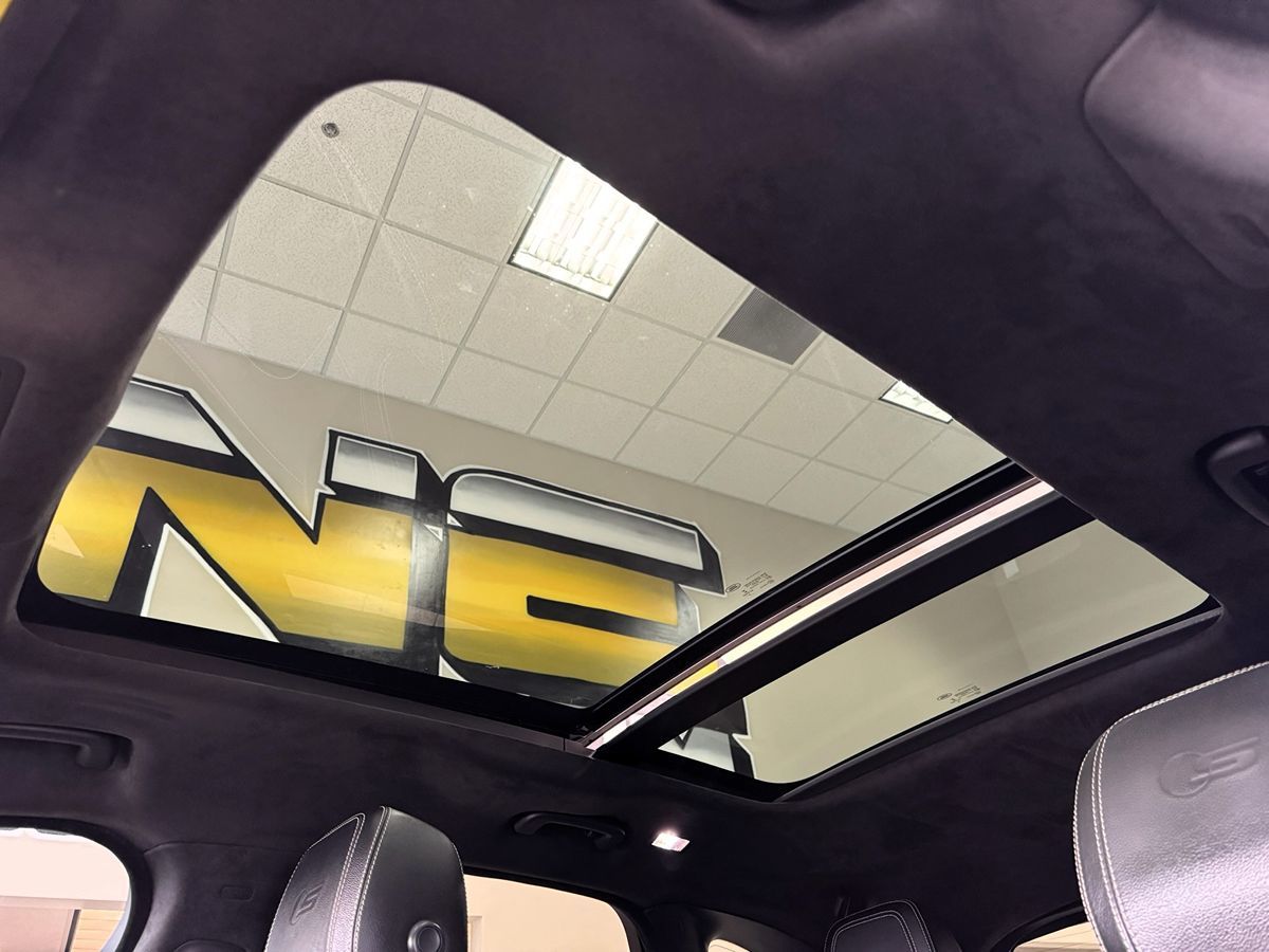 2019 Jaguar F-PACE S photo 35