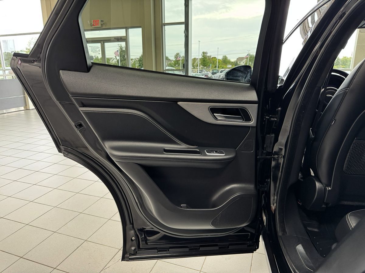 2019 Jaguar F-PACE S photo 37