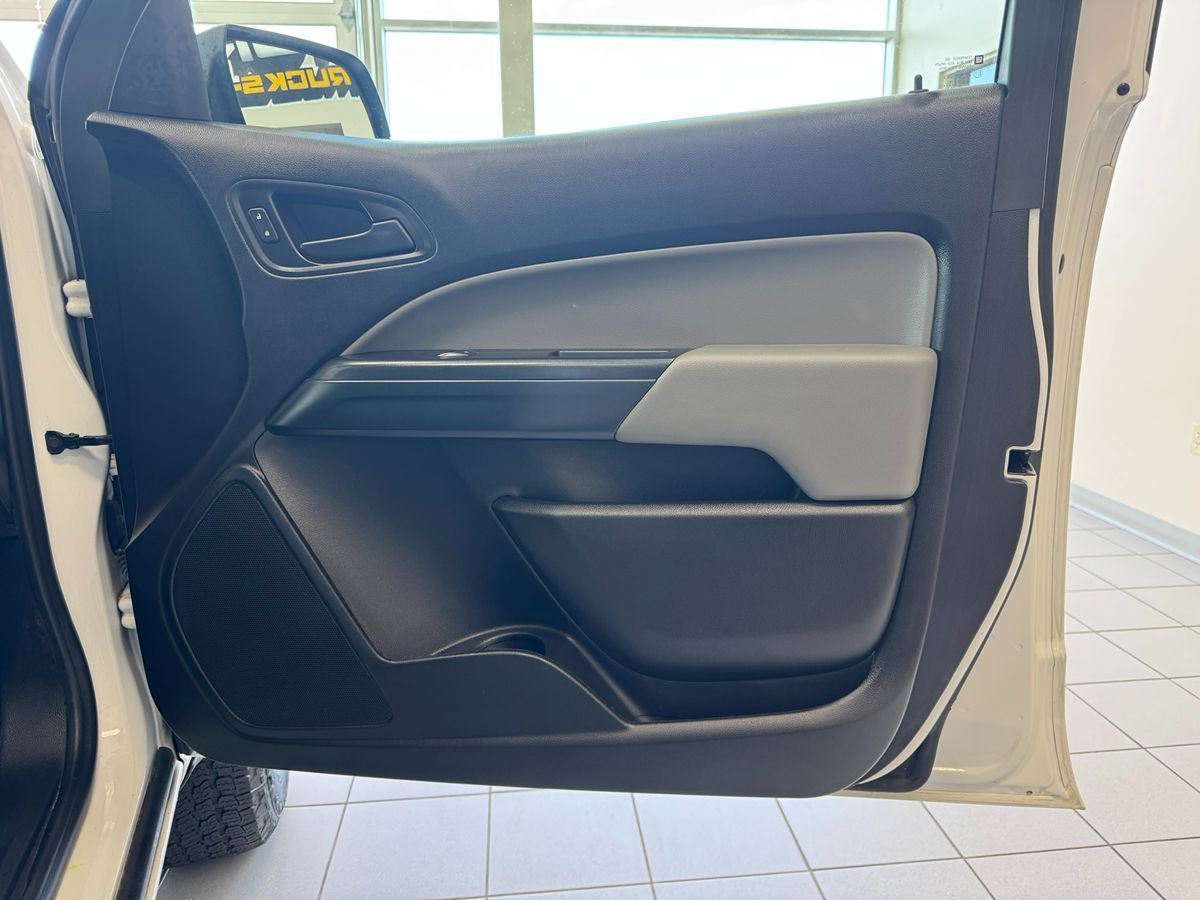 2018 Chevrolet Colorado Work Truck photo 11