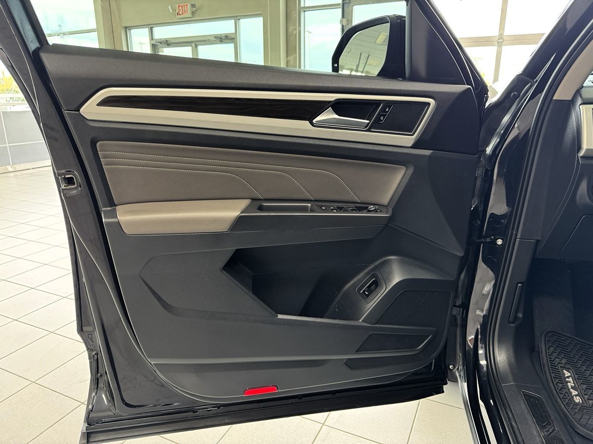 2022 Volkswagen Atlas V6 SE Technology photo 9