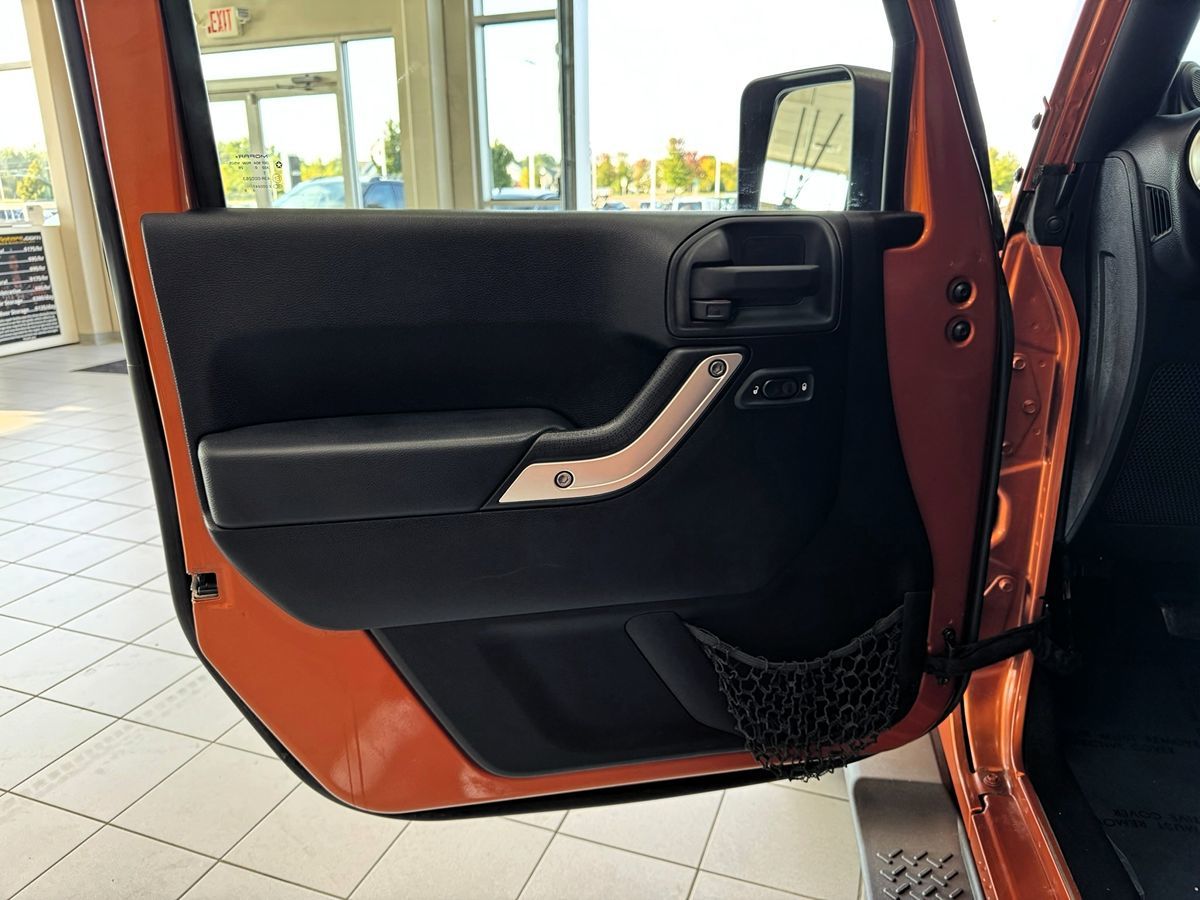 2011 Jeep Wrangler Unlimited Sahara photo 8