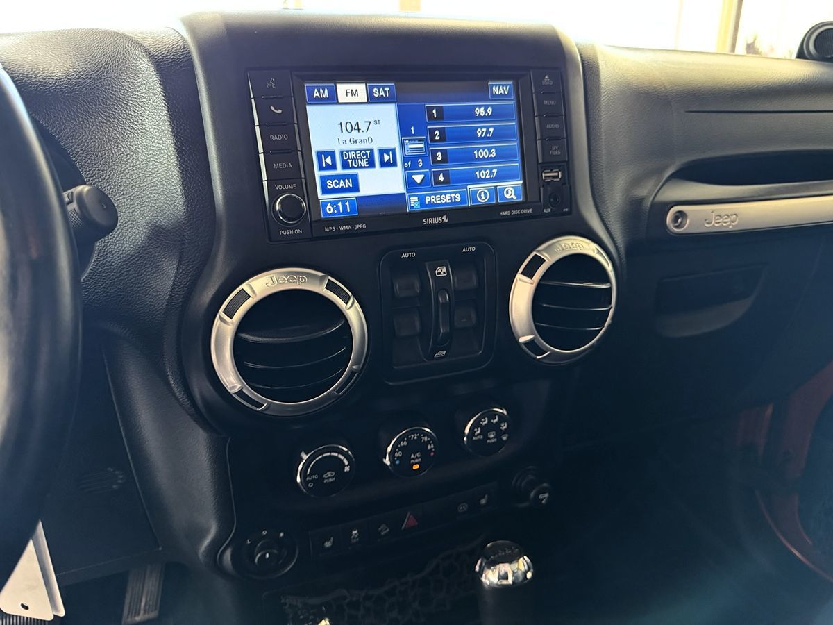 2011 Jeep Wrangler Unlimited Sahara photo 17