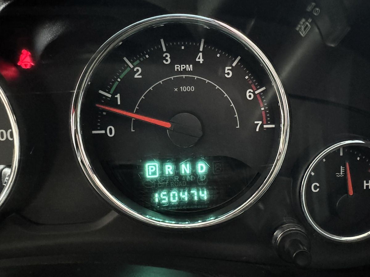 2011 Jeep Wrangler Unlimited Sahara photo 24