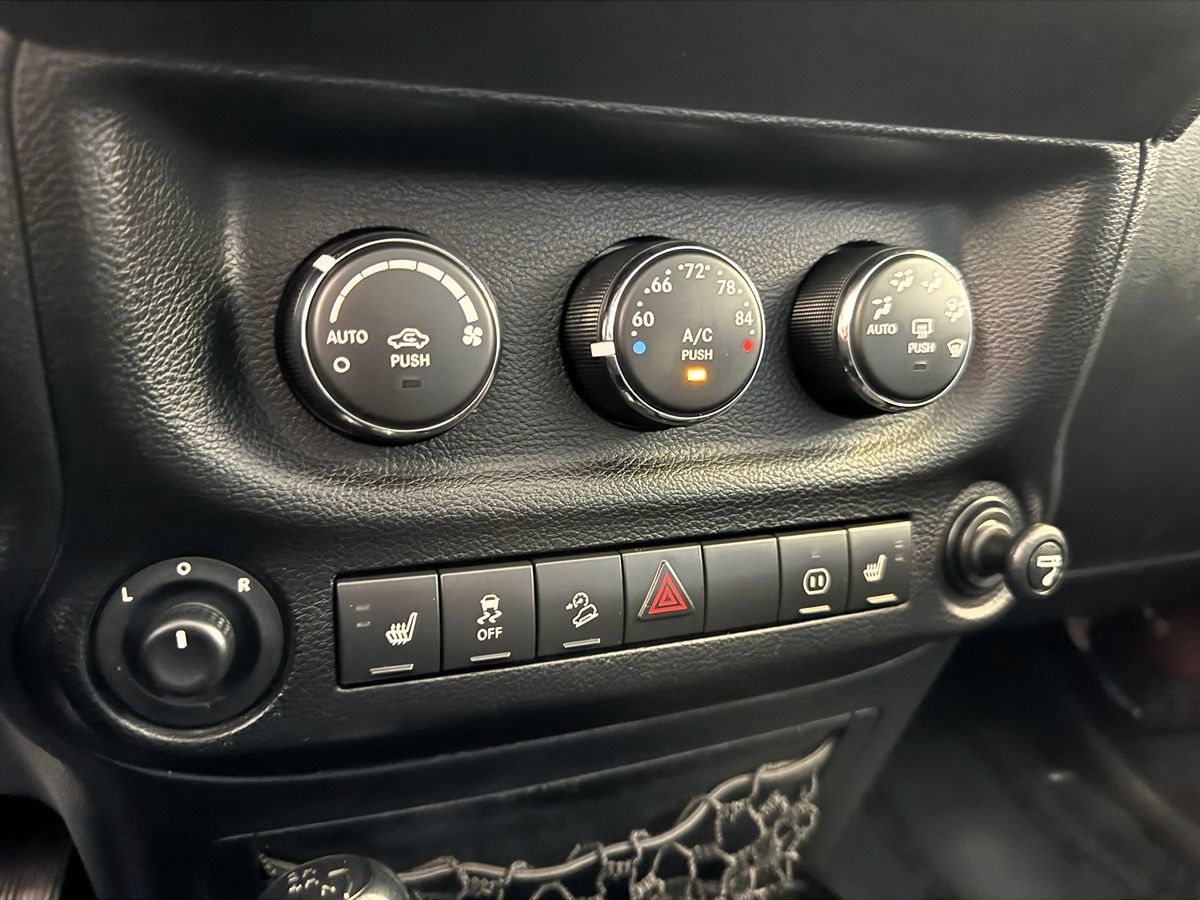 2011 Jeep Wrangler Unlimited Sahara photo 22