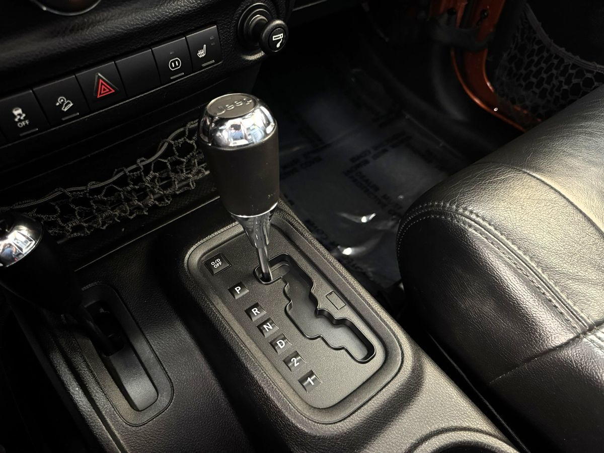 2011 Jeep Wrangler Unlimited Sahara photo 25