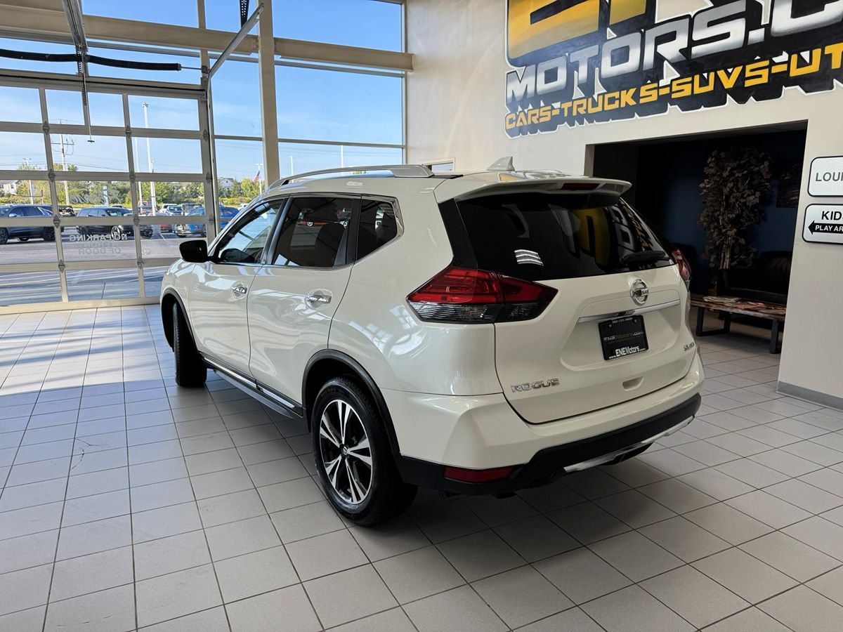 2017 Nissan Rogue SL photo 2