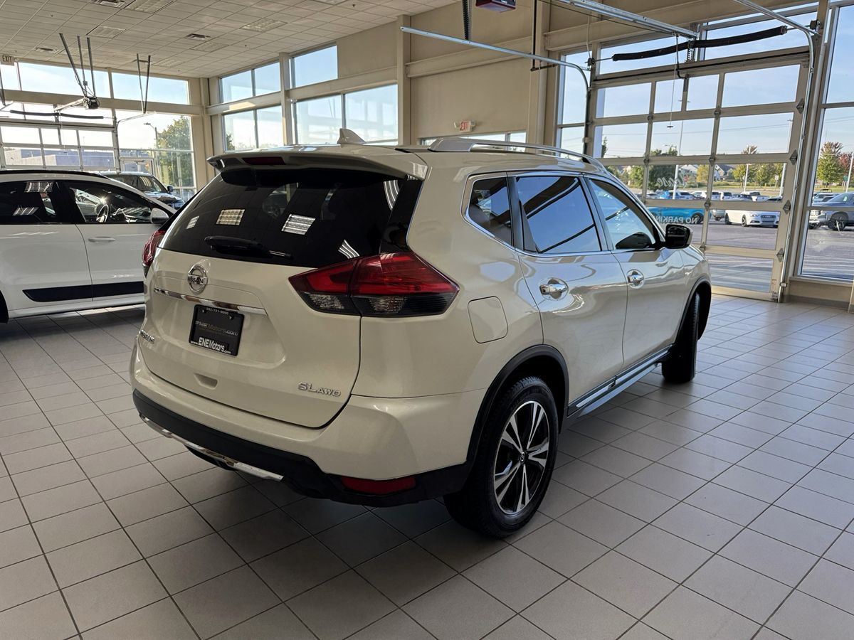 2017 Nissan Rogue SL photo 8