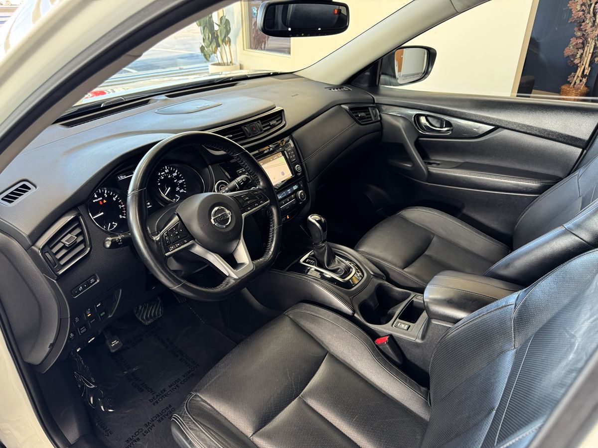 2017 Nissan Rogue SL photo 11