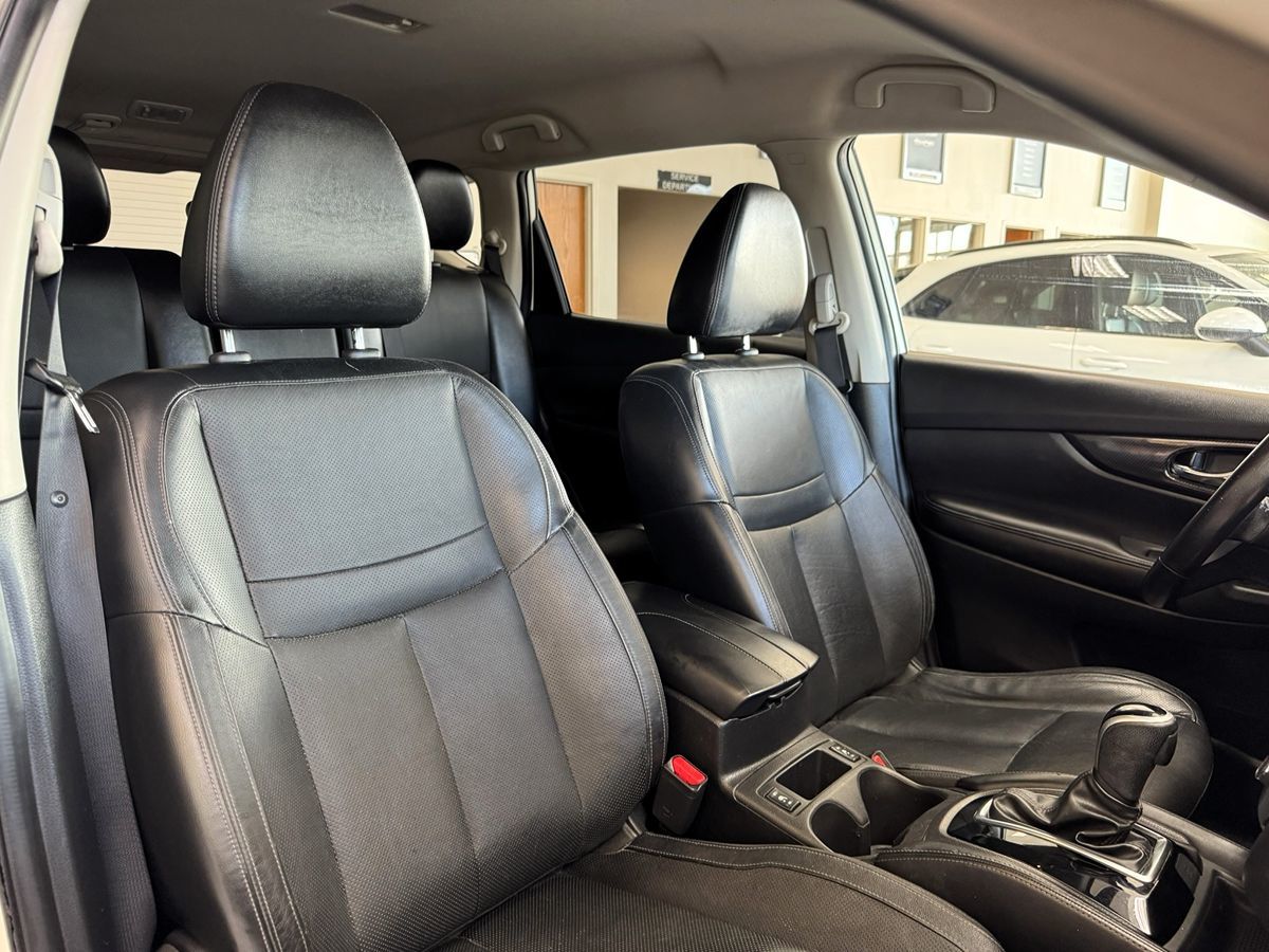 2017 Nissan Rogue SL photo 17