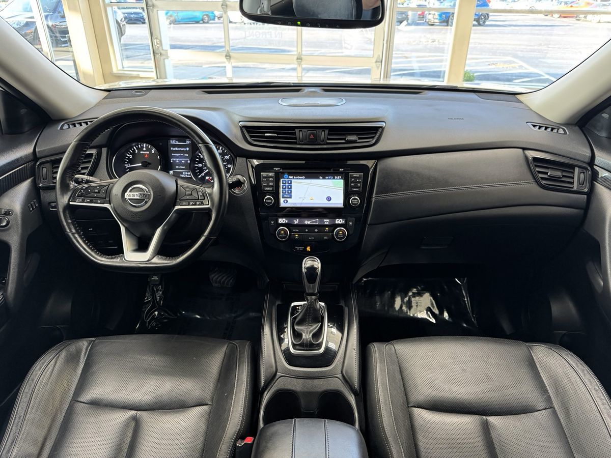 2017 Nissan Rogue SL photo 18