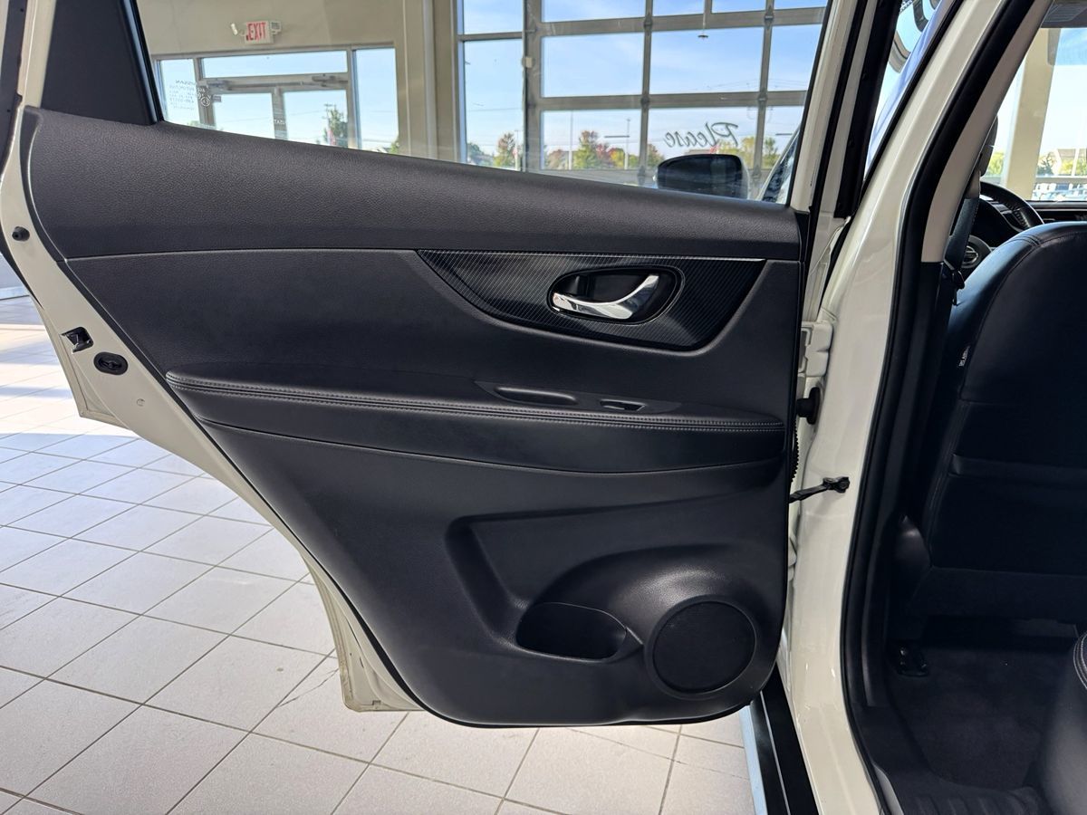 2017 Nissan Rogue SL photo 37