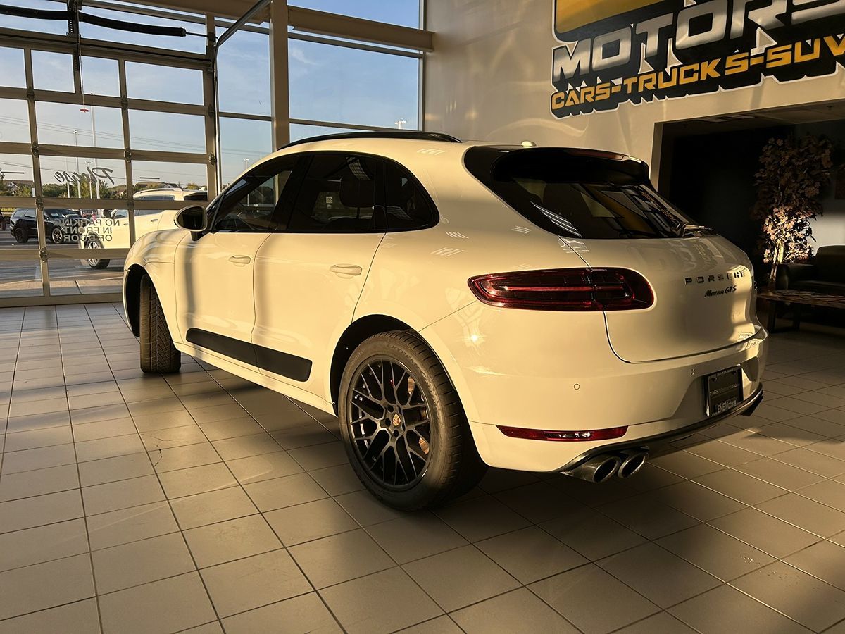 2017 Porsche Macan GTS photo 2